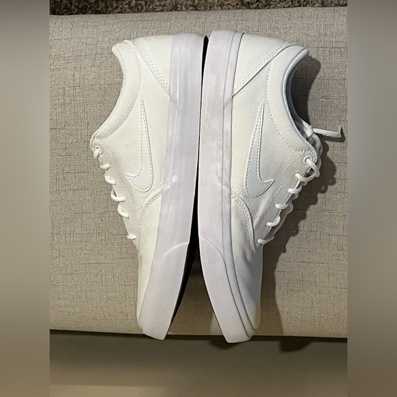 Nike SB Charge White Canvas Sneakers, size 10 - Picture 6 of 9